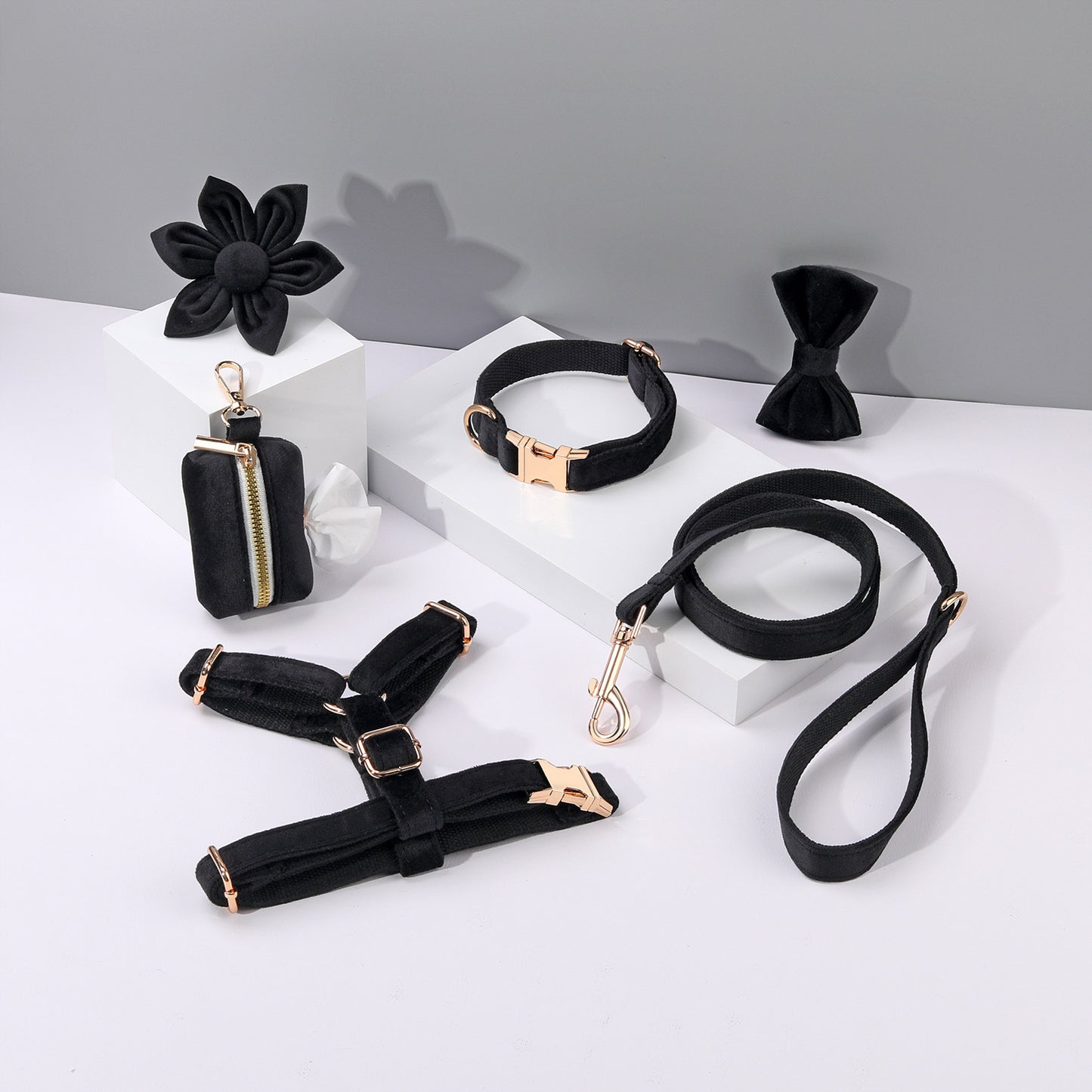 Set 6 Pièces Velours pour Chien — Collier, Laisse, Harnais, Nœud Papillon & Fleur