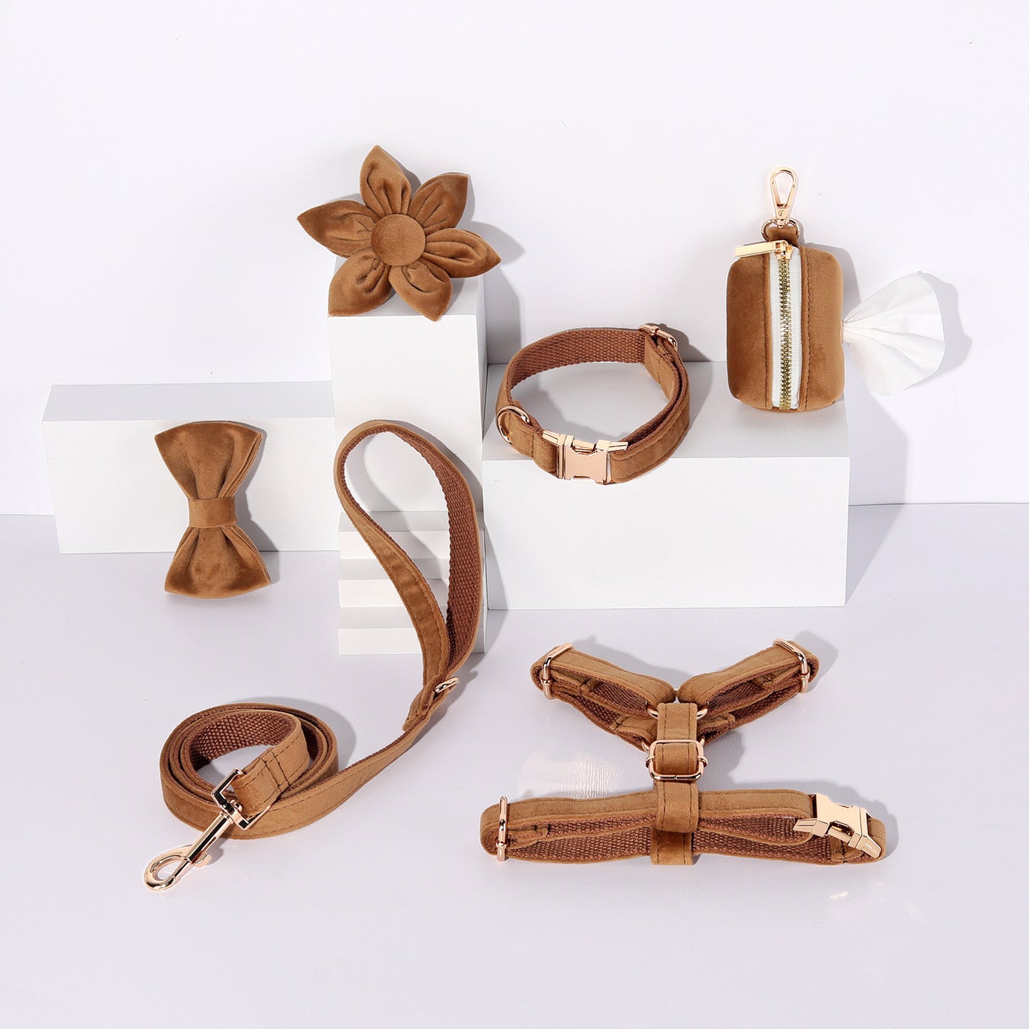 Set 6 Pièces Velours pour Chien — Collier, Laisse, Harnais, Nœud Papillon & Fleur