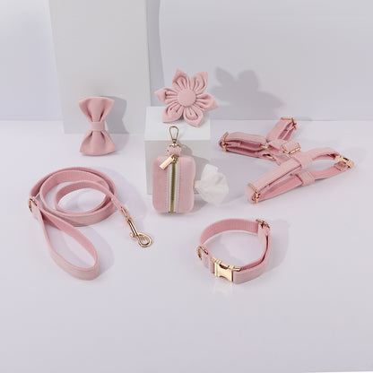 Set 6 Pièces Velours pour Chien — Collier, Laisse, Harnais, Nœud Papillon & Fleur